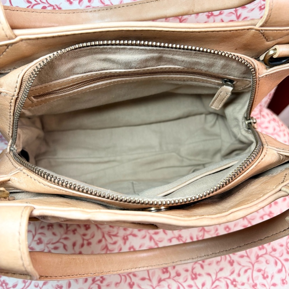 Elegant Tan Woven Leather Tote Bag - Picture 5 of 5